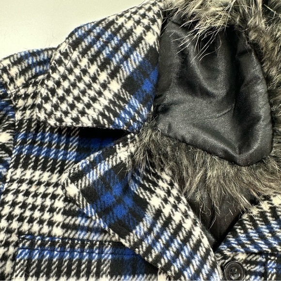GUESS Girls Blue Plaid Jacket with Faux Fur Collar L-14 - Picture 4 of 9